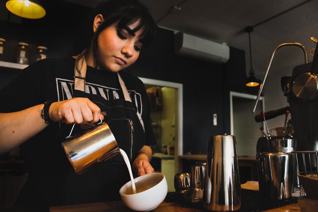 cara melatih barista pemula untuk coffee shop baru
